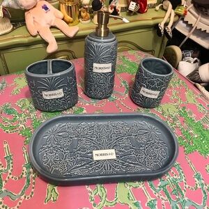 Morris & Co. Floral Ceramic Blue 4 piece bathroom set